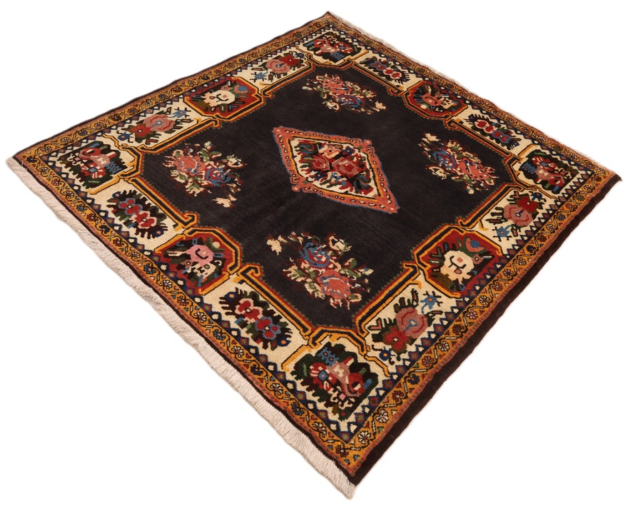 Bakhtiar Carpets 134x134