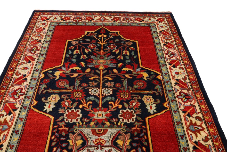 Bakhtiar oruje Carpet  137x109