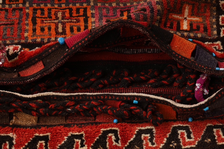 antique pocket pillow Ghashghai Carpet 138x127