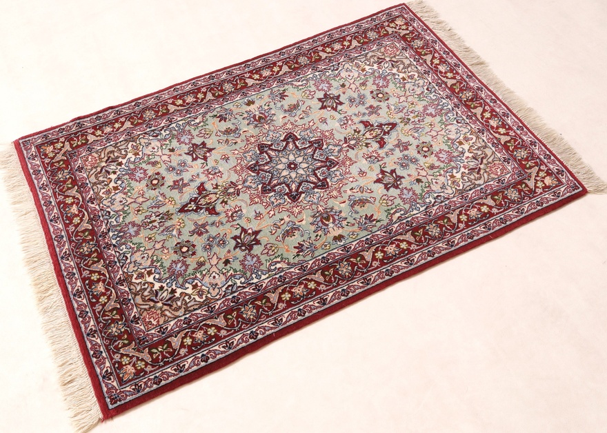 Isfehan Carpet 105x66