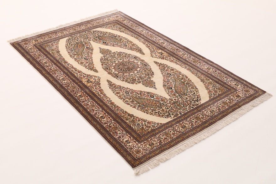 Kashmir SILK Carpet 191x124