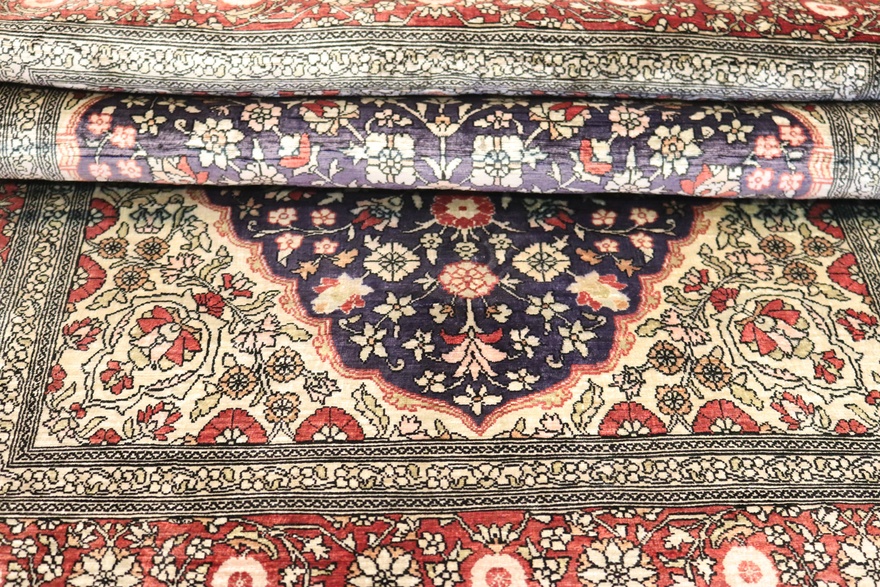 Antique Herike Silk  117x80