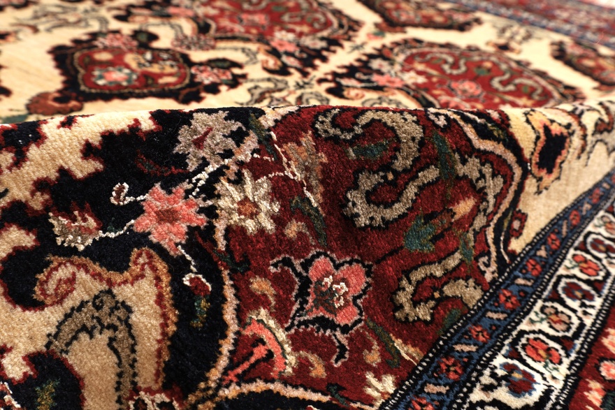 Senneh Silk Wrap Carpet 162x128