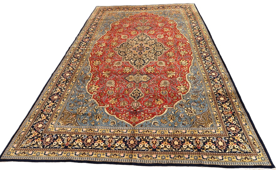 Qum  Carpet 537x320