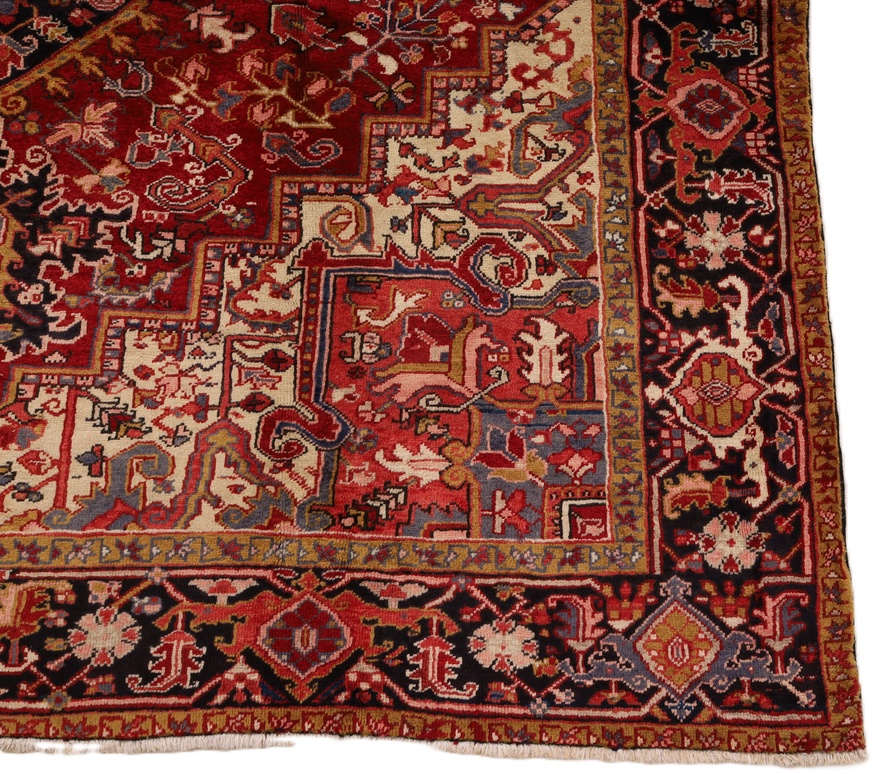 Heriz Carpet 333x250
