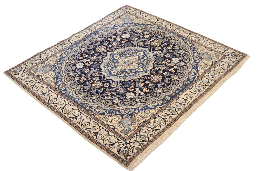 Nain Carpet 187x194
